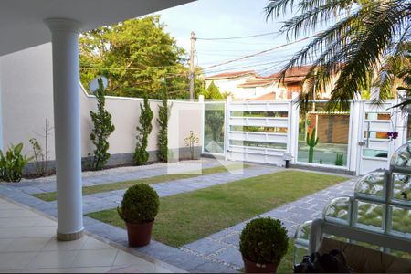 Casa de condomínio à venda com 400m², 4 quartos e 3 vagas Casa de condomínio à venda com 400m², 4 quartos e 3 vagasGaragem