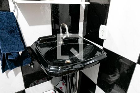 Casa à venda com 100m², 3 quartos e 2 vagasBanheiro