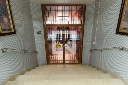 Apartamento à venda com 73m², 2 quartos e sem vagaEscada