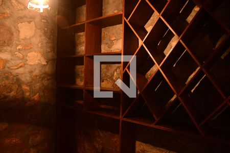 Casa de condomínio para alugar com 800m², 4 quartos e 3 vagasAdega