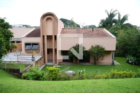 Casa de condomínio para alugar com 800m², 4 quartos e 3 vagasFundos