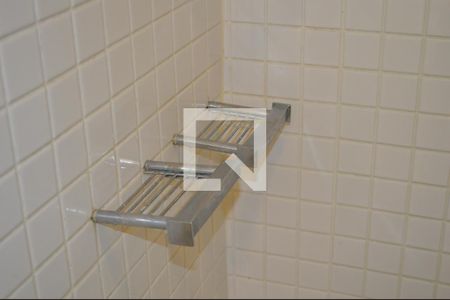 Detalhe banheiro de apartamento à venda com 1 quarto, 39m² em Centro, Campinas