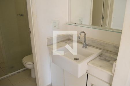 Banheiro de apartamento à venda com 1 quarto, 39m² em Centro, Campinas