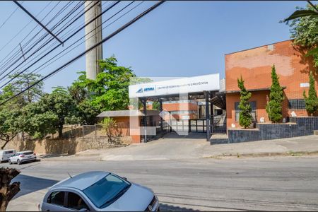 Sala de casa para alugar com 2 quartos, 70m² em Caiçaras, Belo Horizonte