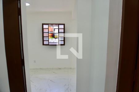 Corredor de casa para alugar com 2 quartos, 75m² em Caiçaras, Belo Horizonte