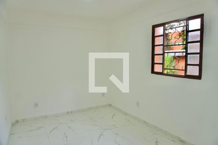 Sala de casa para alugar com 2 quartos, 75m² em Caiçaras, Belo Horizonte