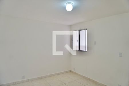Quarto 1 de casa para alugar com 2 quartos, 75m² em Caiçaras, Belo Horizonte