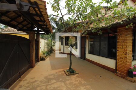 Casa de condomínio à venda com 350m², 3 quartos e 2 vagasFrente