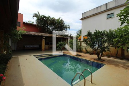 Casa de condomínio à venda com 350m², 3 quartos e 2 vagasPiscina