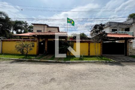 Casa de condomínio à venda com 350m², 3 quartos e 2 vagasFachada