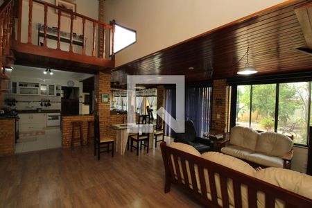 Casa de condomínio à venda com 350m², 3 quartos e 2 vagasSala