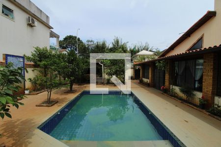Casa de condomínio à venda com 350m², 3 quartos e 2 vagasPiscina