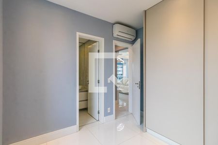 Suíte 1 de apartamento para alugar com 2 quartos, 72m² em Empresarial 18 do Forte, Barueri