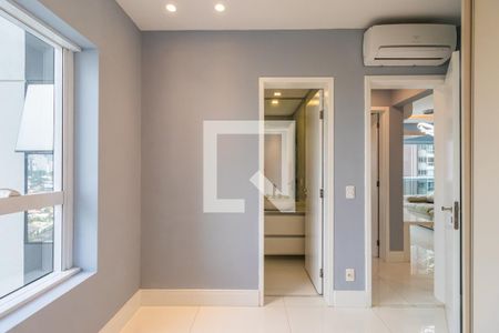 Suíte 1 de apartamento para alugar com 2 quartos, 72m² em Empresarial 18 do Forte, Barueri