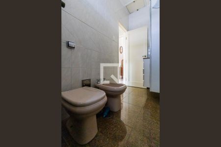 Casa à venda com 240m², 5 quartos e 5 vagasBanheiro 1