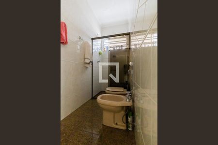 Casa à venda com 240m², 5 quartos e 5 vagasBanheiro 1