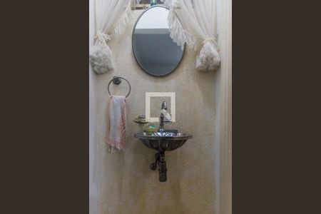 Casa à venda com 240m², 5 quartos e 5 vagasLavabo