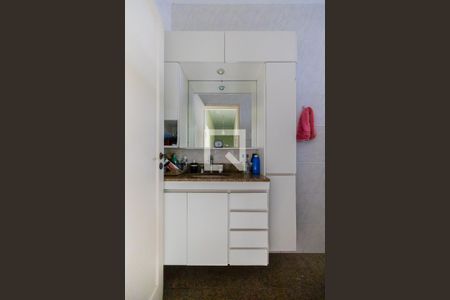 Casa à venda com 240m², 5 quartos e 5 vagasBanheiro 1