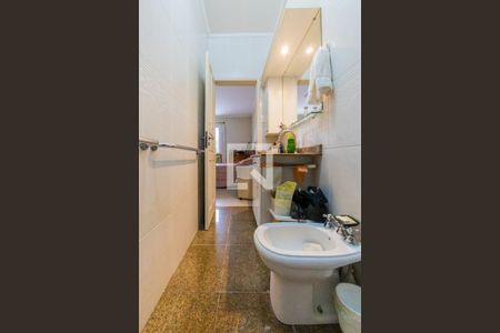 Casa à venda com 240m², 5 quartos e 5 vagasBanheiro da Suíte 1