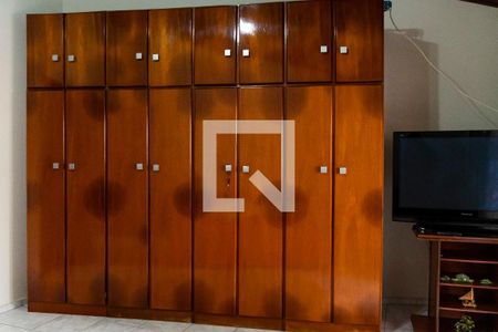 Casa à venda com 270m², 3 quartos e 3 vagasSuíte - Armário