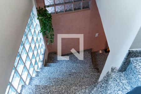 Casa à venda com 270m², 3 quartos e 3 vagasEscada
