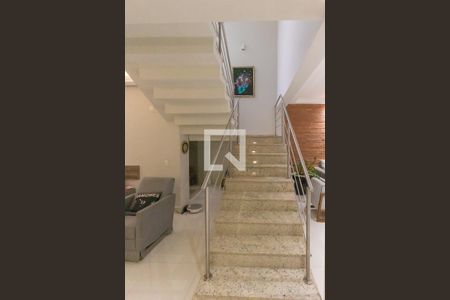 Escada de casa de condomínio para alugar com 3 quartos, 280m² em Swiss Park, Campinas