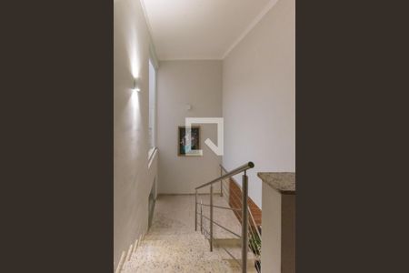 Escada de casa de condomínio para alugar com 3 quartos, 280m² em Swiss Park, Campinas