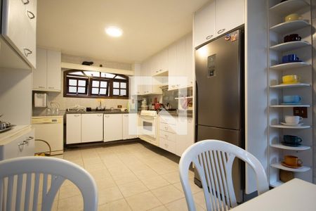 Casa à venda com 180m², 4 quartos e 4 vagas Casa à venda com 180m², 4 quartos e 4 vagasCozinha