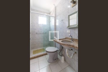 Banheiro Social de apartamento para alugar com 2 quartos, 56m² em Vila Izabel, Curitiba