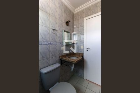 Banheiro Social de apartamento para alugar com 2 quartos, 56m² em Vila Izabel, Curitiba