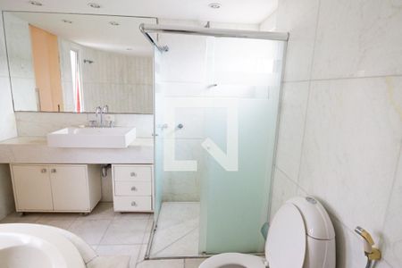 Apartamento para alugar com 260m², 3 quartos e 4 vagasBanheiro da Suíte