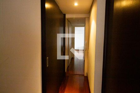 Apartamento para alugar com 260m², 3 quartos e 4 vagasCorredor armários