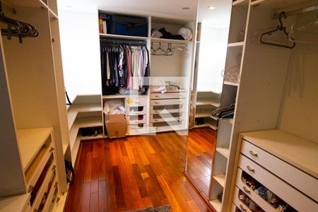 Apartamento para alugar com 260m², 3 quartos e 4 vagasCloset da suíte