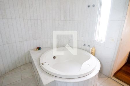 Apartamento para alugar com 260m², 3 quartos e 4 vagasDetalhe do Banheiro da Suite