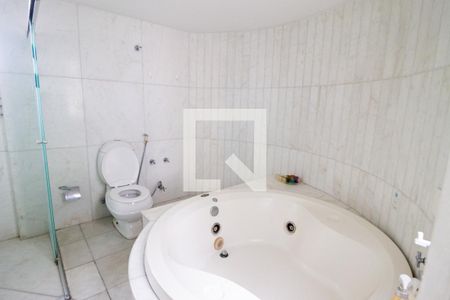 Apartamento para alugar com 260m², 3 quartos e 4 vagasBanheiro da Suíte