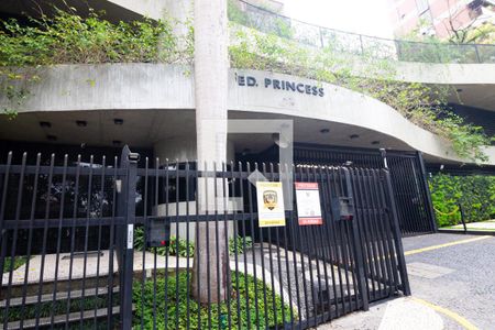 Apartamento para alugar com 260m², 3 quartos e 4 vagasFachada e portaria