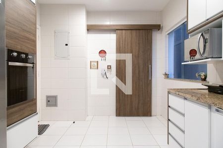 Casa de condomínio à venda com 330m², 4 quartos e 2 vagasCozinha