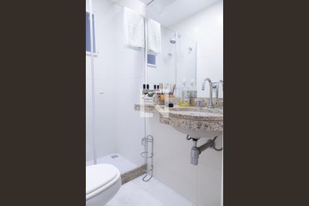 Casa de condomínio à venda com 330m², 4 quartos e 2 vagasBanheiro da suíte 2