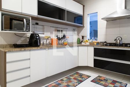 Casa de condomínio à venda com 330m², 4 quartos e 2 vagasCozinha