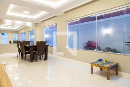 Sala de casa de condomínio à venda com 4 quartos, 330m² em Recreio dos Bandeirantes, Rio de Janeiro