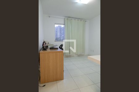 Casa de condomínio à venda com 330m², 4 quartos e 2 vagasEscritório