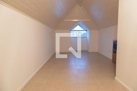 Casa de condomínio à venda com 330m², 4 quartos e 2 vagasSótão