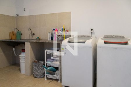 Casa de condomínio à venda com 330m², 4 quartos e 2 vagasLavanderia