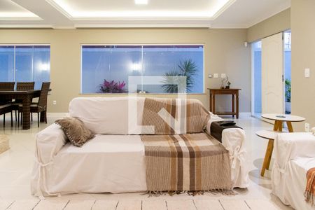 Sala de casa de condomínio à venda com 4 quartos, 330m² em Recreio dos Bandeirantes, Rio de Janeiro