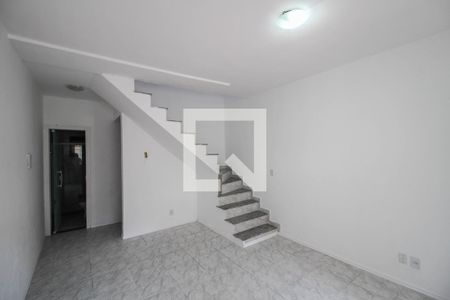 Sala de casa de condomínio para alugar com 2 quartos, 80m² em Cabuis, Nilópolis