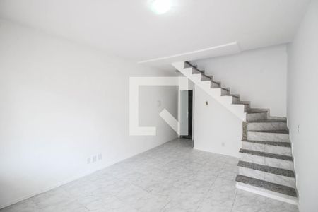 Sala de casa de condomínio para alugar com 2 quartos, 80m² em Cabuis, Nilópolis