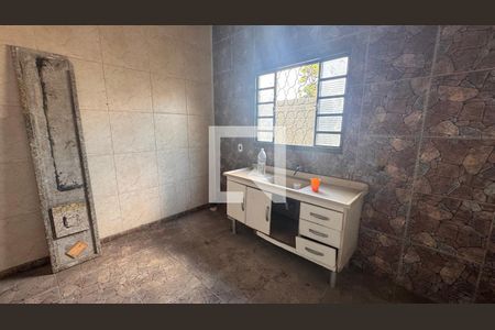 Casa à venda com 468m², 4 quartos e 8 vagasCozinha Casa 1