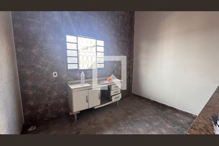 Casa à venda com 468m², 4 quartos e 8 vagasCozinha Casa 1