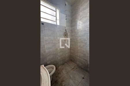 Casa à venda com 468m², 4 quartos e 8 vagasBanheiro Casa 1