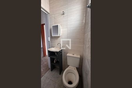 Casa à venda com 468m², 4 quartos e 8 vagasBanheiro Casa 1